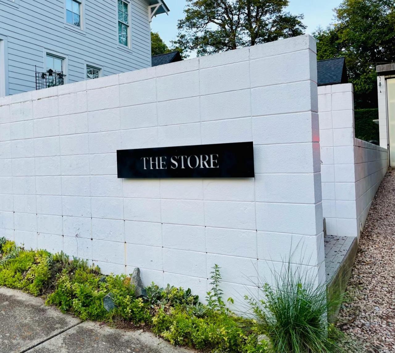 The Store 롤리 외부 사진
